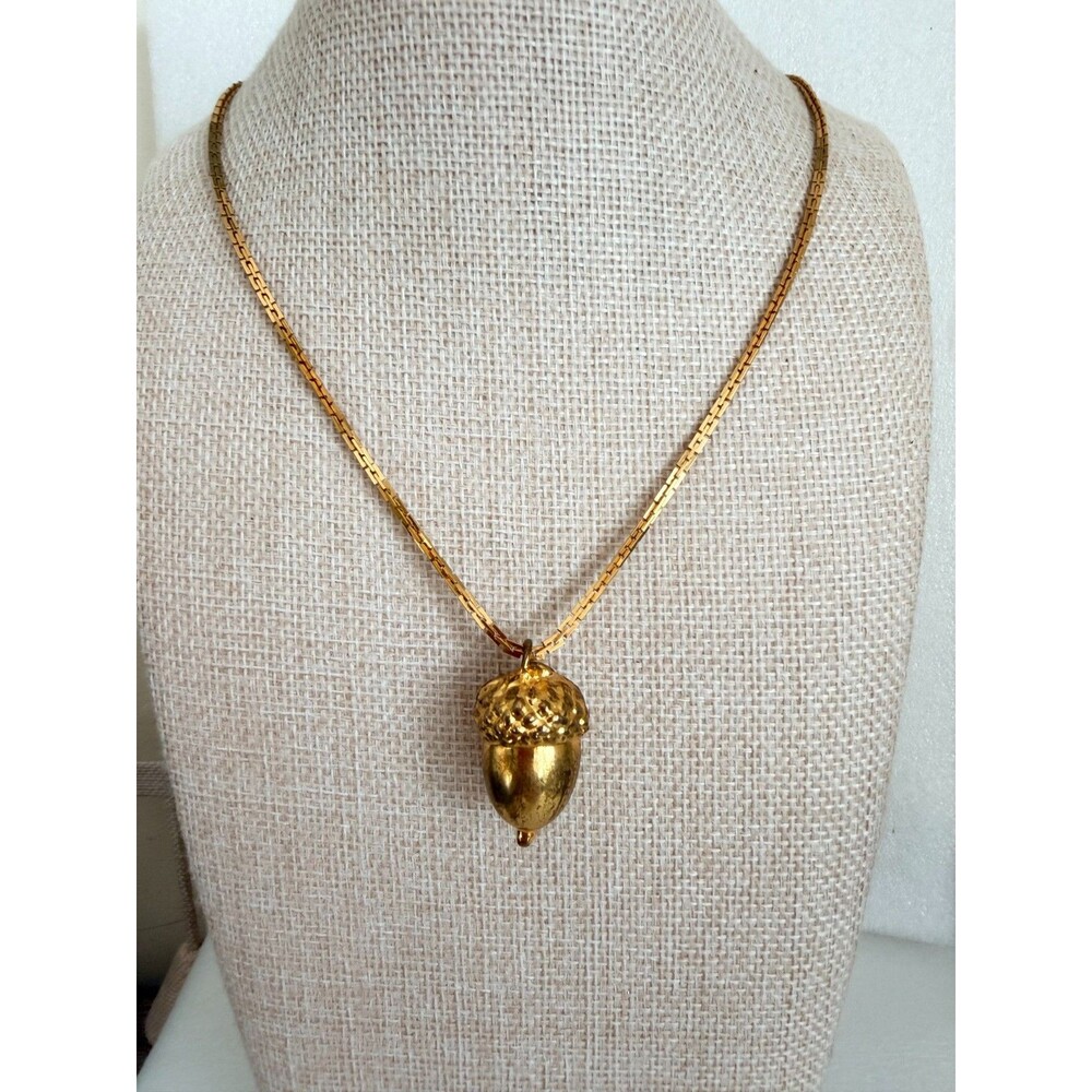 Vintage 1970s Signed Monet Gold Tone Textured Acorn Pendant Box Chain Necklace